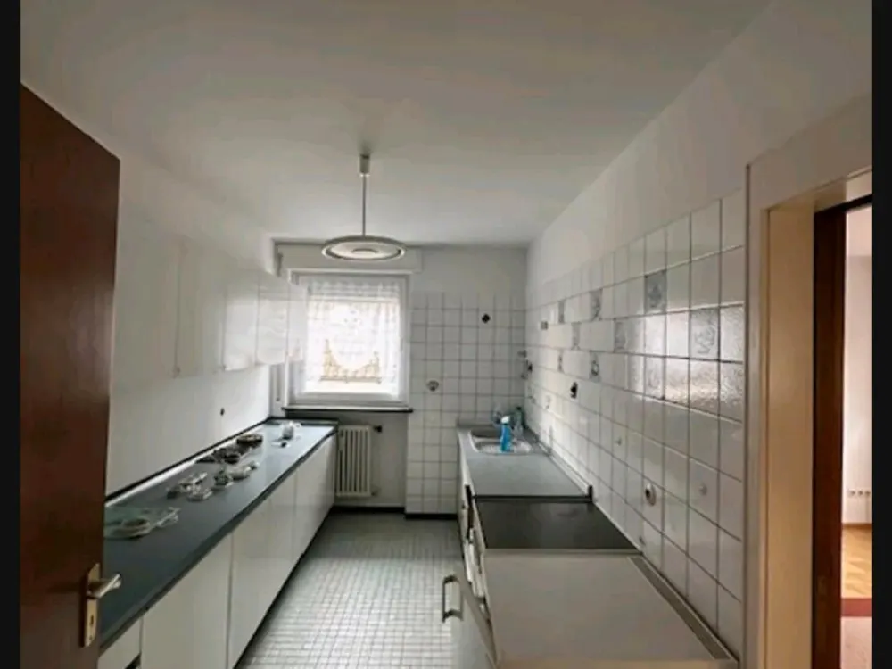 WG zimma zu vermieten gutte lage mit Balkon möbiliert
