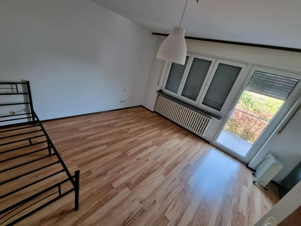 WG zimma zu vermieten gutte lage mit Balkon möbiliert