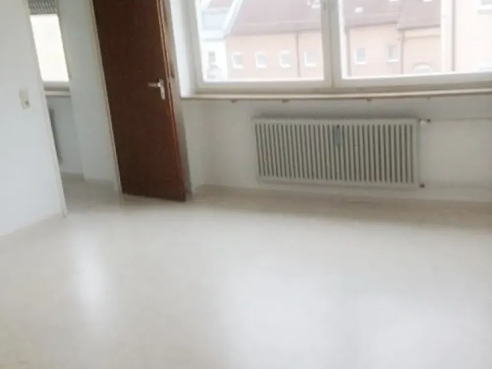 Sunny 1-Room Apartment Centrally Located Near Plärrer