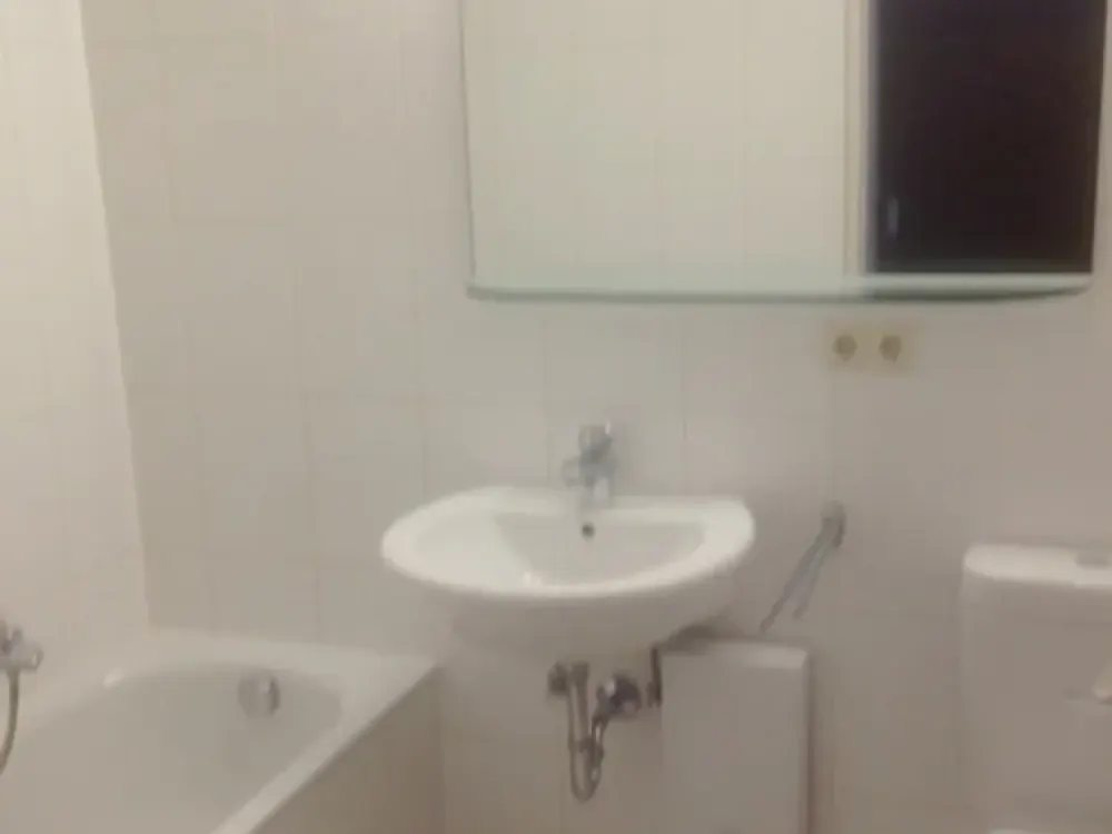 Sunny 1-Room Apartment Centrally Located Near Plärrer