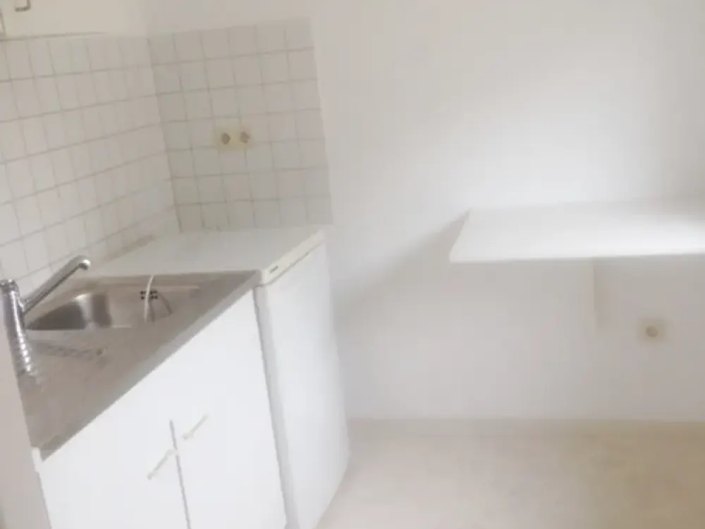 Sunny 1-Room Apartment Centrally Located Near Plärrer