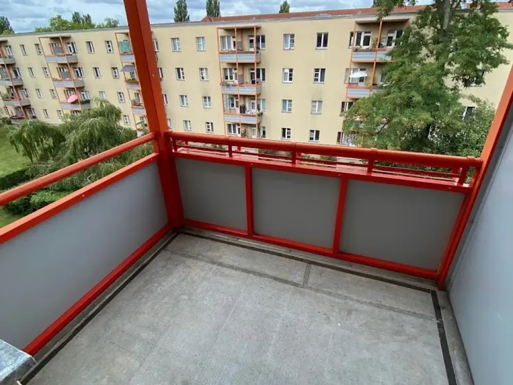 Gepflegte Wohnung unterm Dach mit Balkon in Alt-Hohenschönhausen ab sofort neu zu vermieten