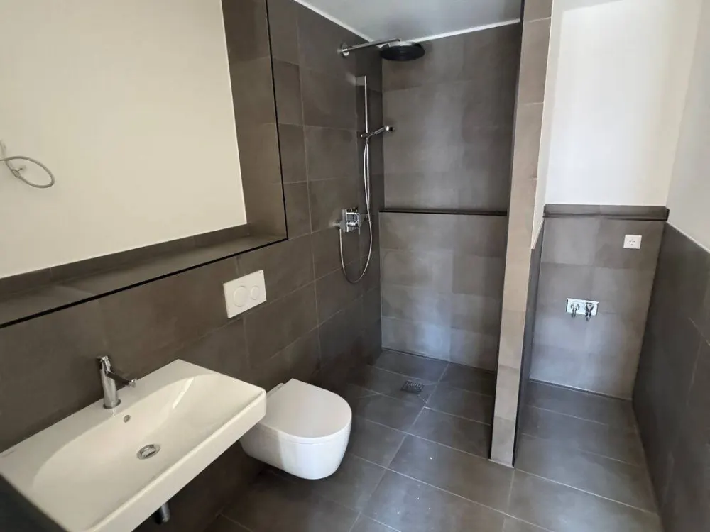 Schöne 1 Zimmer Wohnung mit großer Terrasse zur Sonnenseite