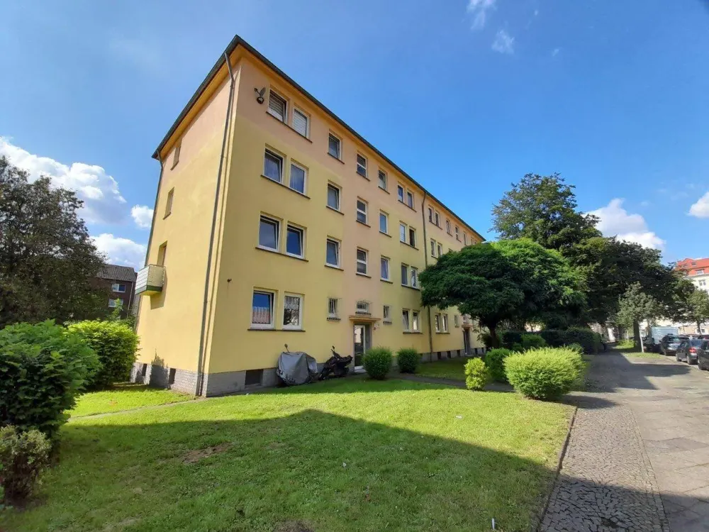 2 Zimmer Erdgeschoss frisch renoviert am Hafen