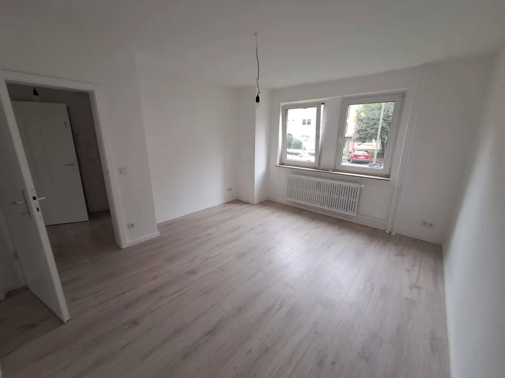 2 Zimmer Erdgeschoss frisch renoviert am Hafen