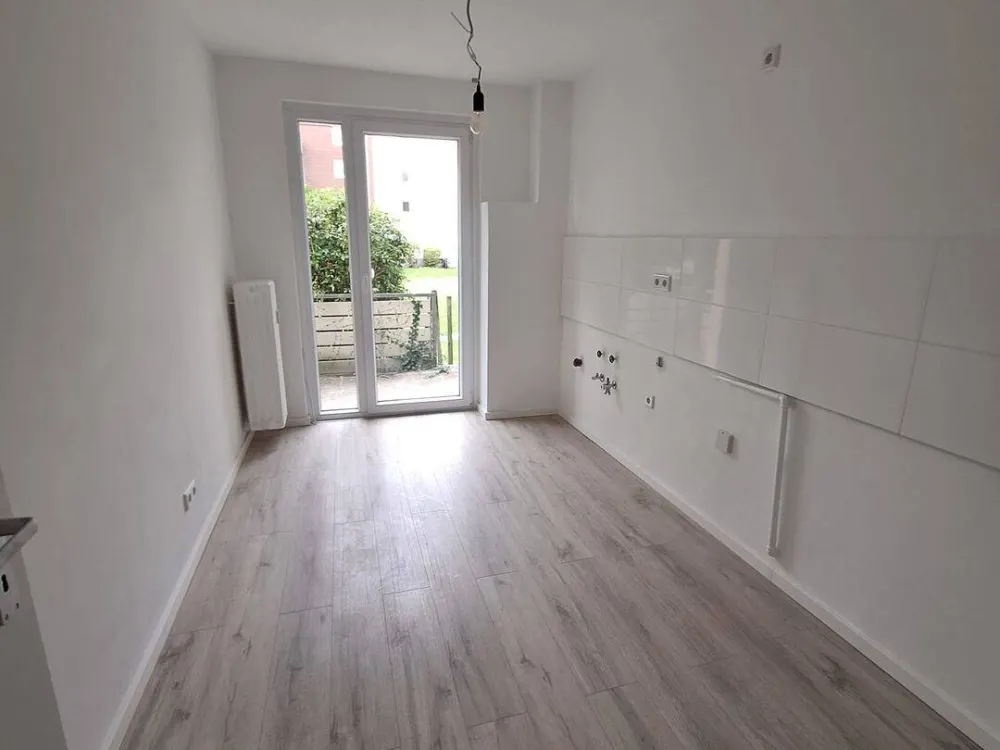 2 Zimmer Erdgeschoss frisch renoviert am Hafen