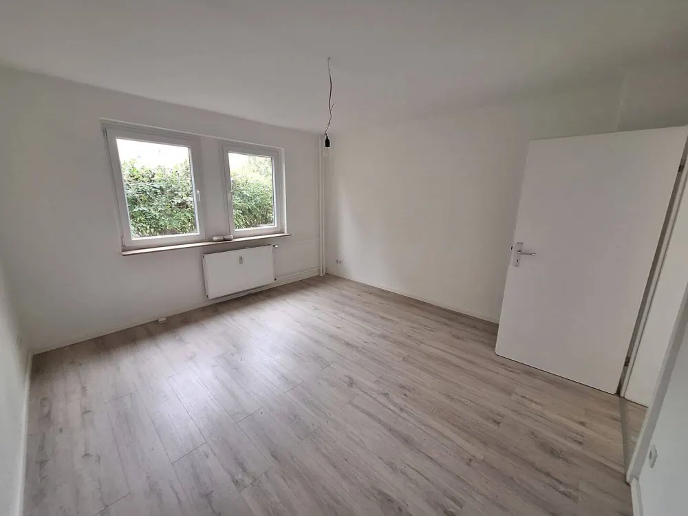 2 Zimmer Erdgeschoss frisch renoviert am Hafen