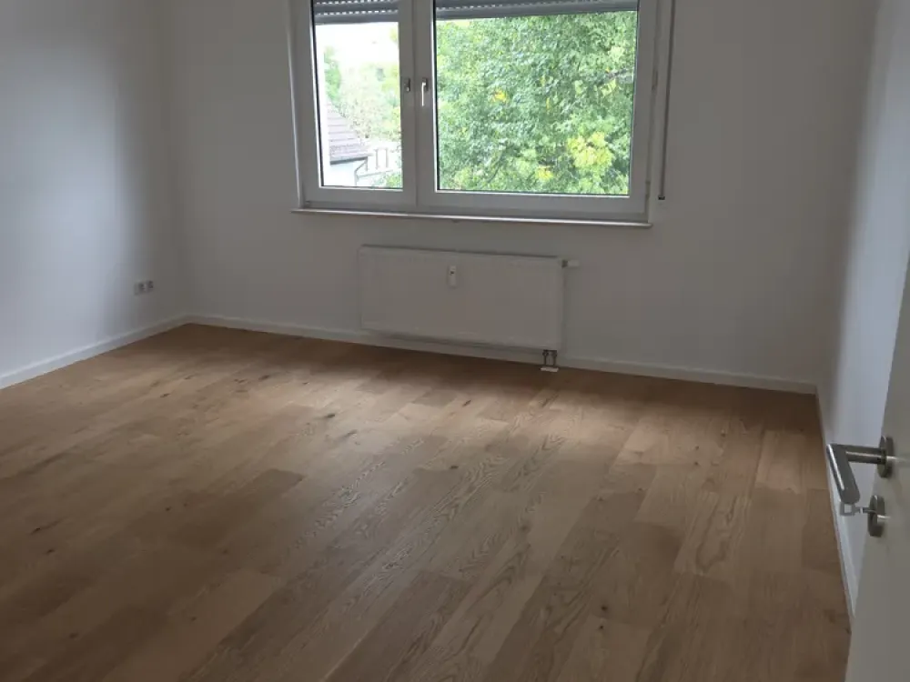 Herrliche, helle, kernsanierte 3 Zimmerwohnung
