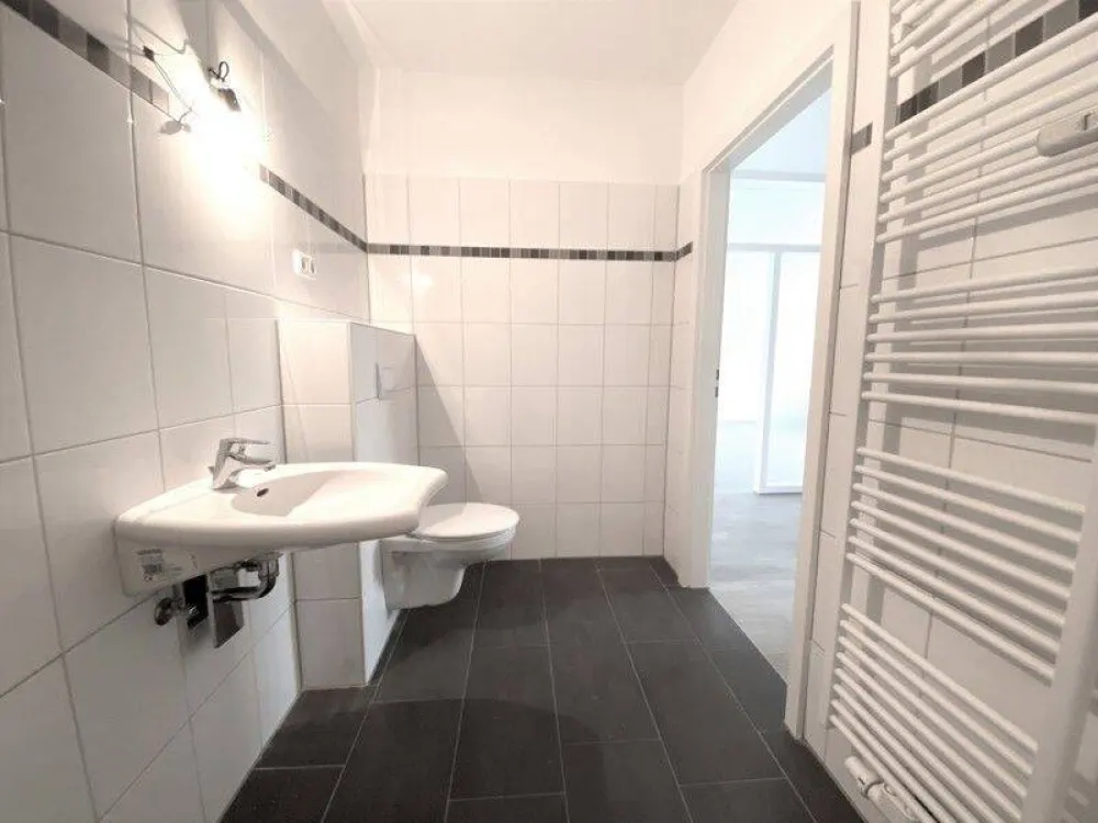 FRISCH renovierte Erdgeschoss Wohnung mit Dusche