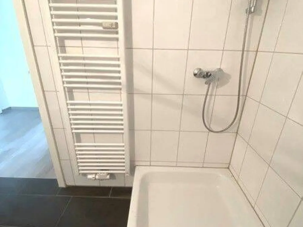 FRISCH renovierte Erdgeschoss Wohnung mit Dusche