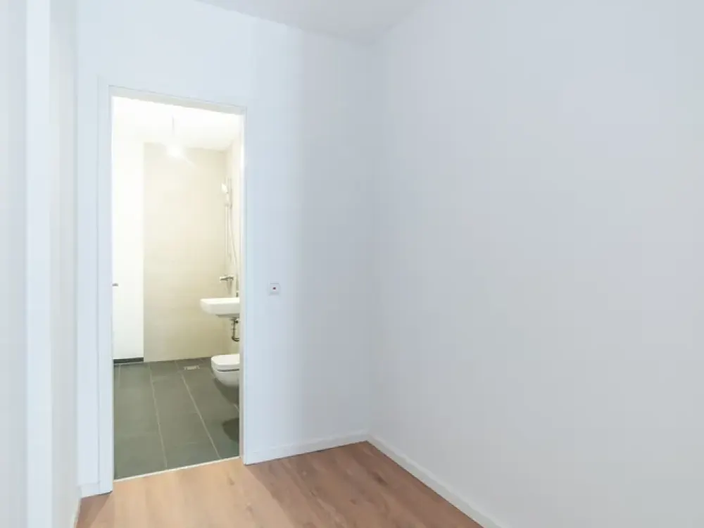 Modern Manhattan-Style Studio with Balcony Apt 227