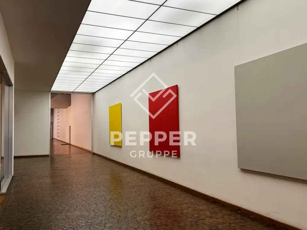 Helle und großzügige 3 1/4-Zimmer-Wohnung mit Balkon über 4 Etagen direkt am Berliner Zoo