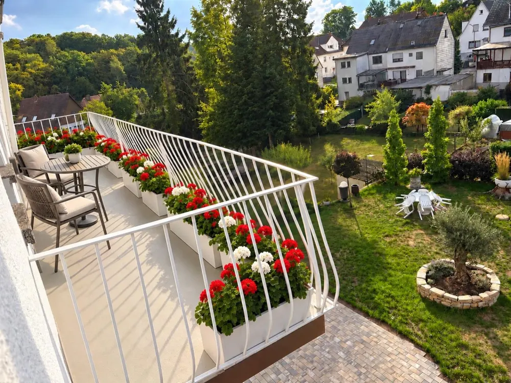 Großzügige, helle 4-ZKB-Wohnung (110 m²) mit Südbalkon