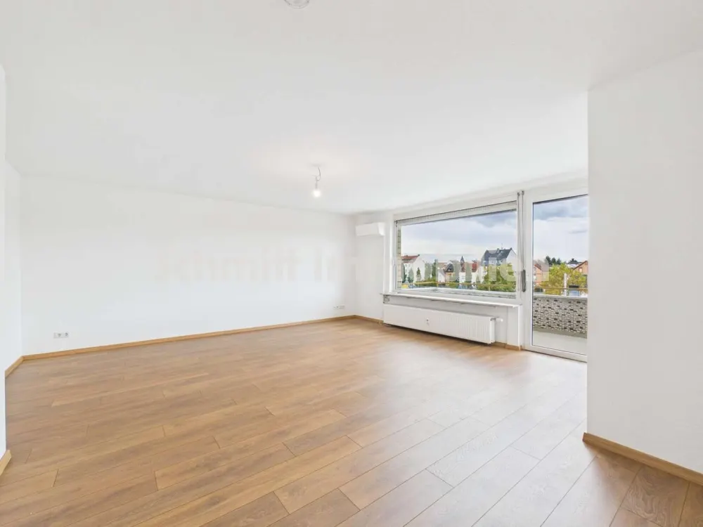 Bezugsfreie 5-Zimmer-Penthouse-Wohnung mit drei Balkonen in Frankfurt-Griesheim