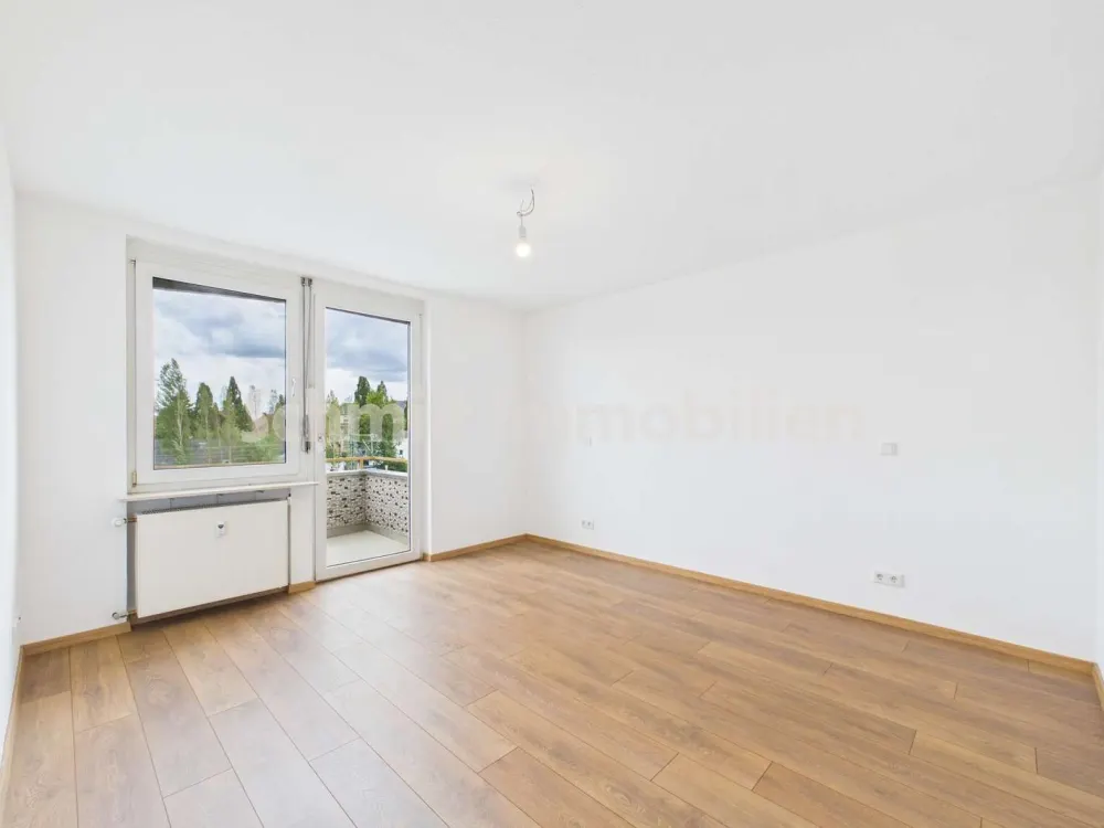 Bezugsfreie 5-Zimmer-Penthouse-Wohnung mit drei Balkonen in Frankfurt-Griesheim