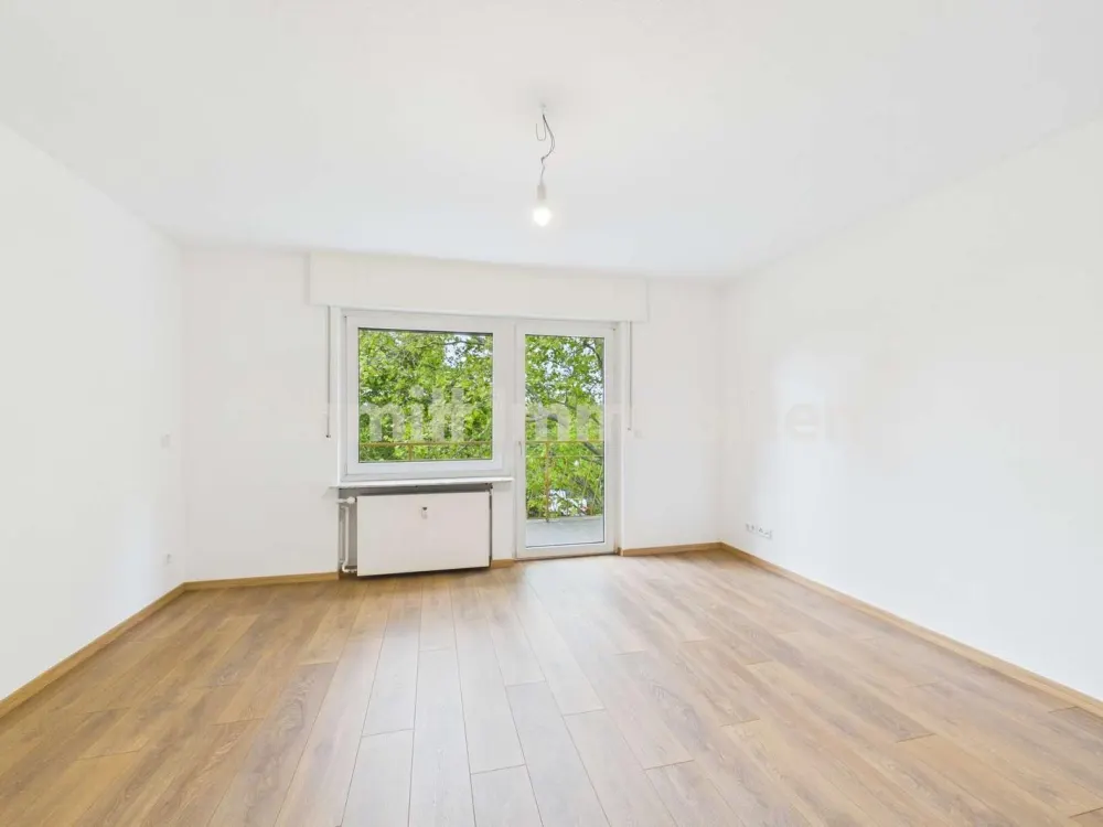 Bezugsfreie 5-Zimmer-Penthouse-Wohnung mit drei Balkonen in Frankfurt-Griesheim