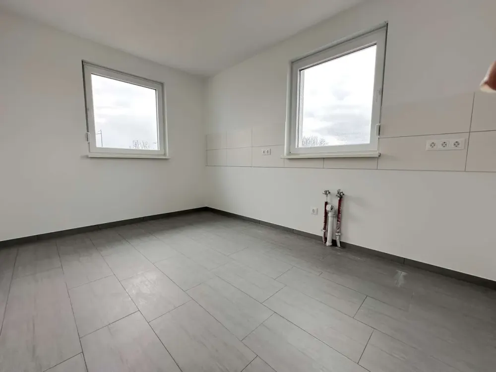 Hochwertige 3-Raum-Wohnung im Erdgeschoss mit Garten | Fußbodenheizung | Tageslichtbad