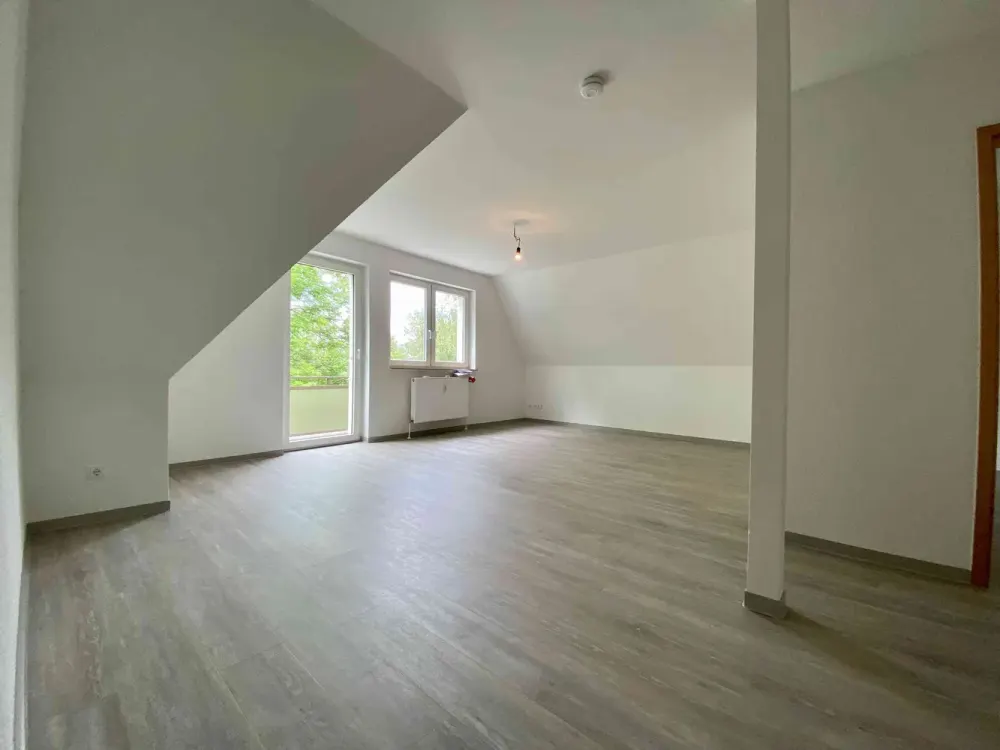Besondere 2-Zimmer Dachgeschosswohnung mit Ausblick ins Grüne
