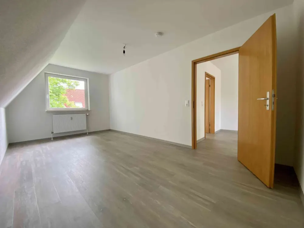 Besondere 2-Zimmer Dachgeschosswohnung mit Ausblick ins Grüne