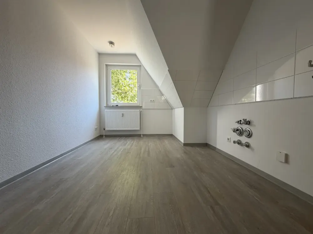 Besondere 2-Zimmer Dachgeschosswohnung mit Ausblick ins Grüne