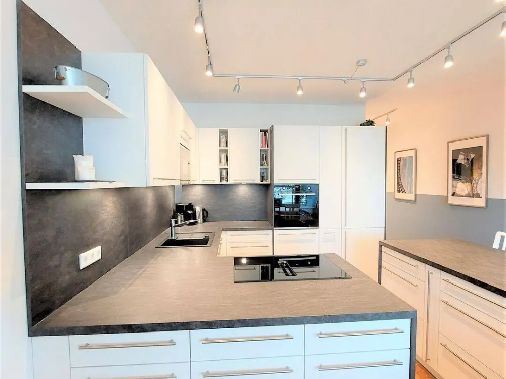 IMMERGRÜN - Exklusive 4-Zimmer-Wohnung mit großzügiger umlaufender Terrasse