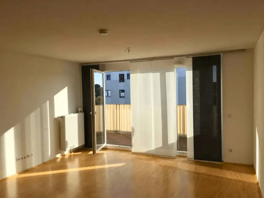 Modernisierte 3-Zimmer-Wohnung mit 2 BALKONEN und EBK in Bogenhausen