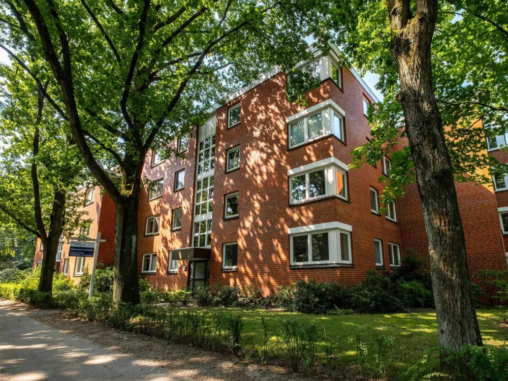 Zentral in Rissen: 3- Zi.-Wohnung im Hochparterre mit Loggia & Tiefgarage | GLADIGAU