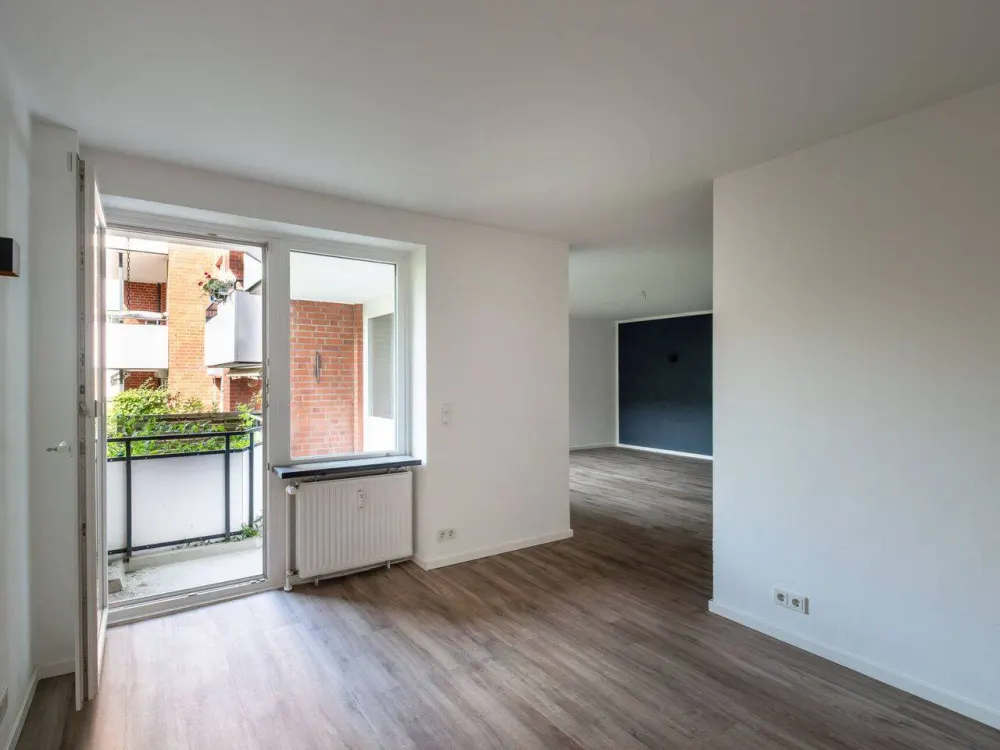 Zentral in Rissen: 3- Zi.-Wohnung im Hochparterre mit Loggia & Tiefgarage | GLADIGAU