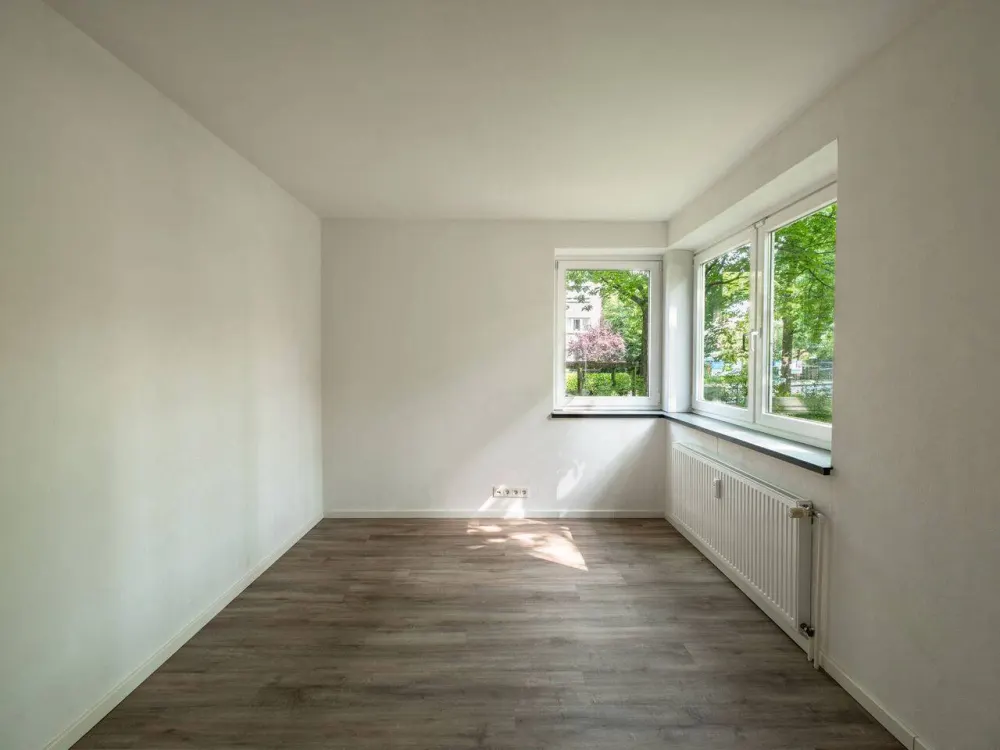 Zentral in Rissen: 3- Zi.-Wohnung im Hochparterre mit Loggia & Tiefgarage | GLADIGAU
