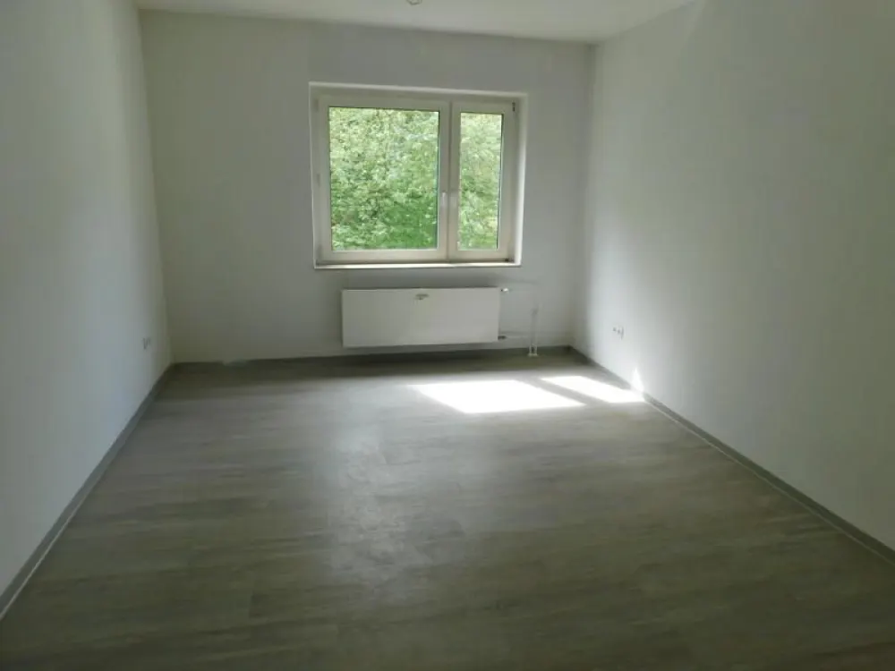 Achtung! Tolle 2-Zimmer-Wohnung mit Balkon inkl. Boden und Tapeten! Einzugsbereit!