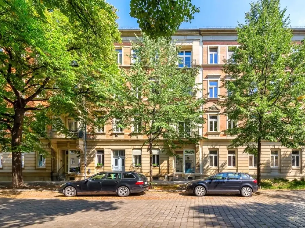 Stilvolle 3-Zimmer-Wohnung mit Balkon und EBK in Dresden- Löbtau