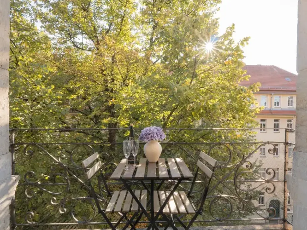 Stilvolle 3-Zimmer-Wohnung mit Balkon und EBK in Dresden- Löbtau