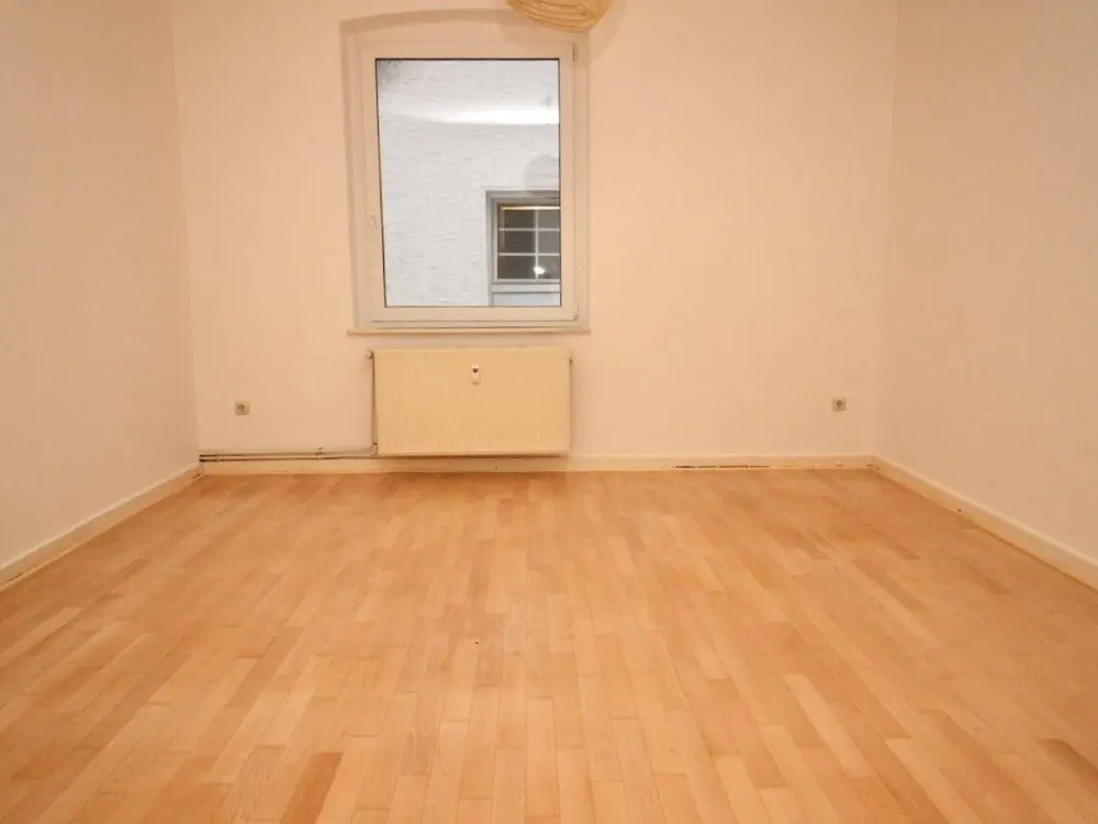 Centrally Located 3-Room Apartment, Also Suitable for Shared Living