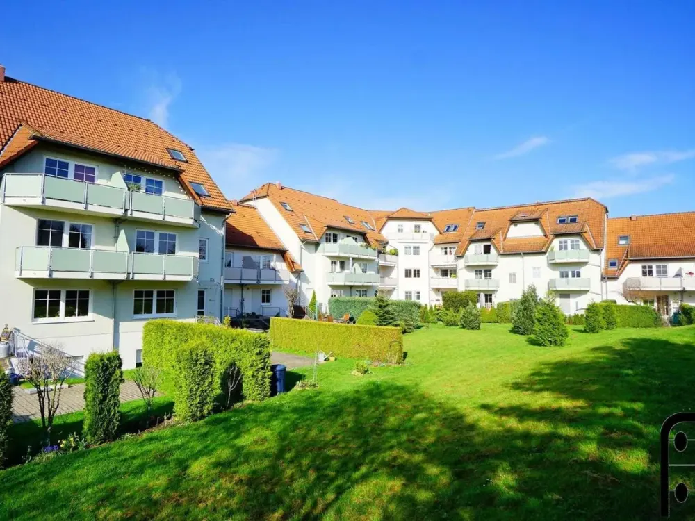Wohnen im Grünen, 2-Zimmer-Wohnung mit Balkon und PKW-Stellplatz