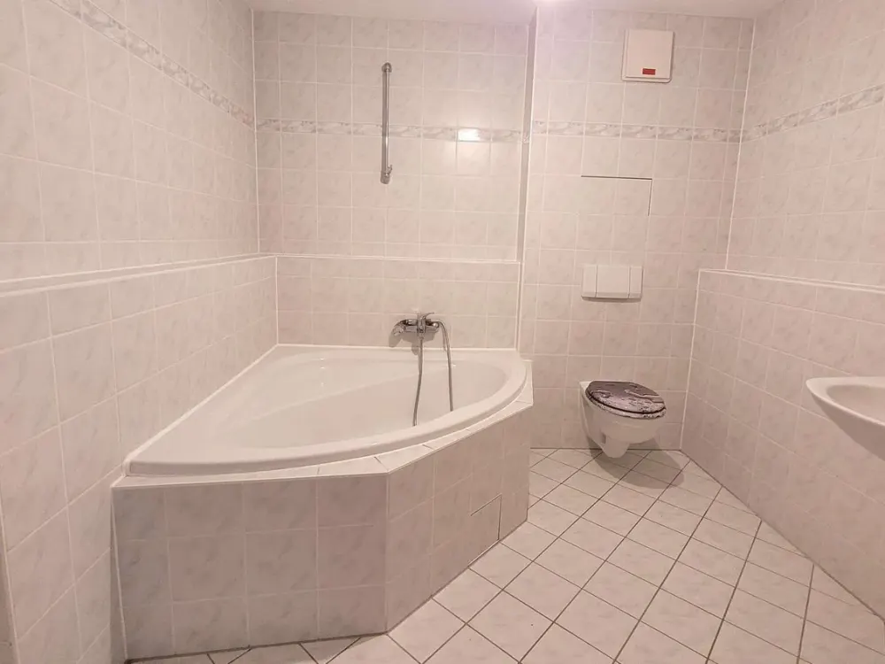 Wohnen im Grünen, 2-Zimmer-Wohnung mit Balkon und PKW-Stellplatz