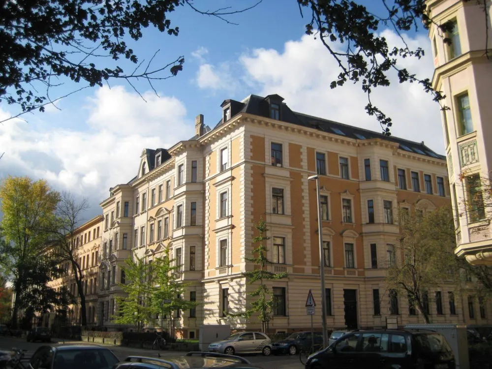 Zu Fuß in die City- geräumige 3-Zimmer-Dachgeschoss-Wohnung im Graphischen Viertel!