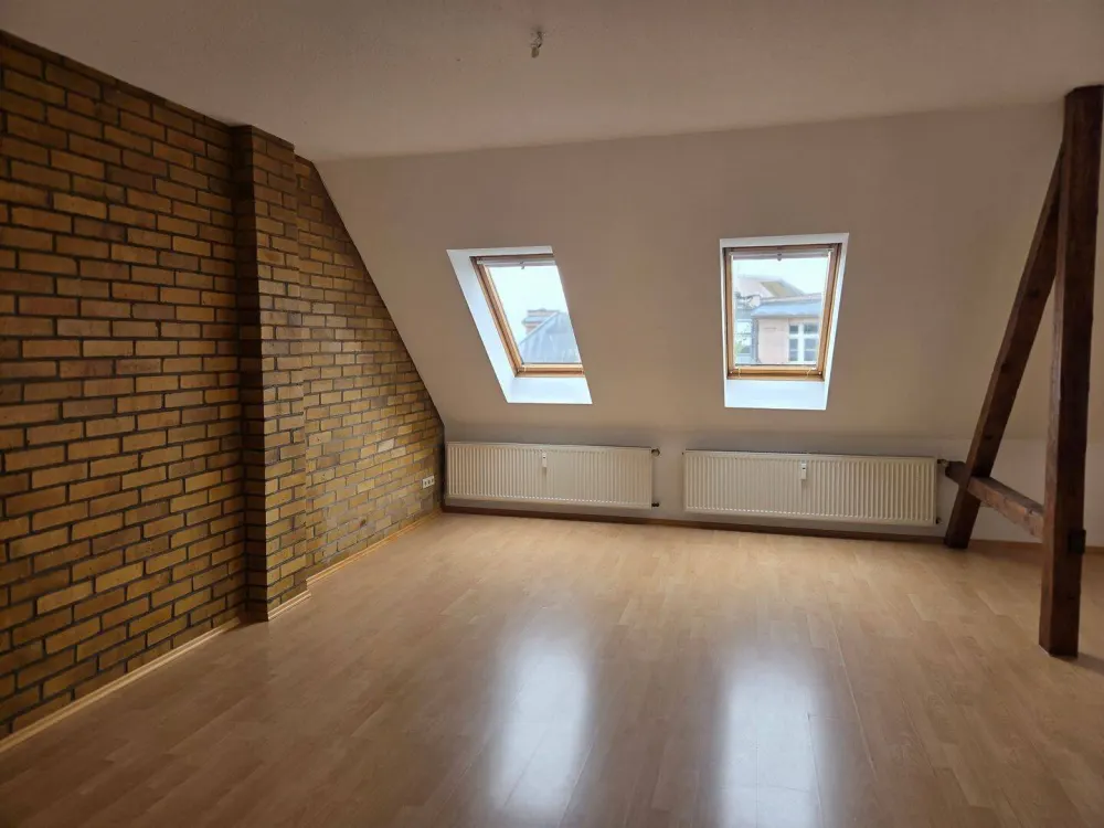 Zu Fuß in die City- geräumige 3-Zimmer-Dachgeschoss-Wohnung im Graphischen Viertel!