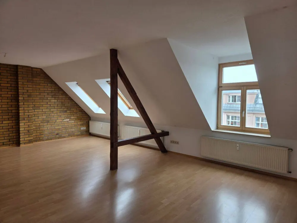 Zu Fuß in die City- geräumige 3-Zimmer-Dachgeschoss-Wohnung im Graphischen Viertel!