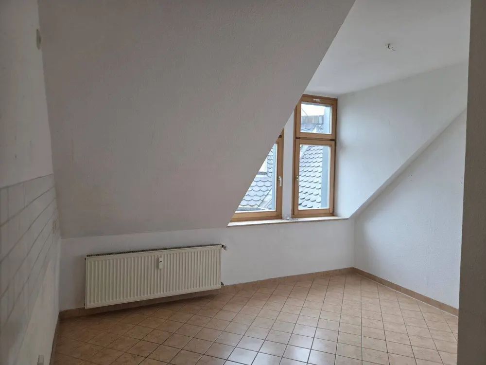 Zu Fuß in die City- geräumige 3-Zimmer-Dachgeschoss-Wohnung im Graphischen Viertel!