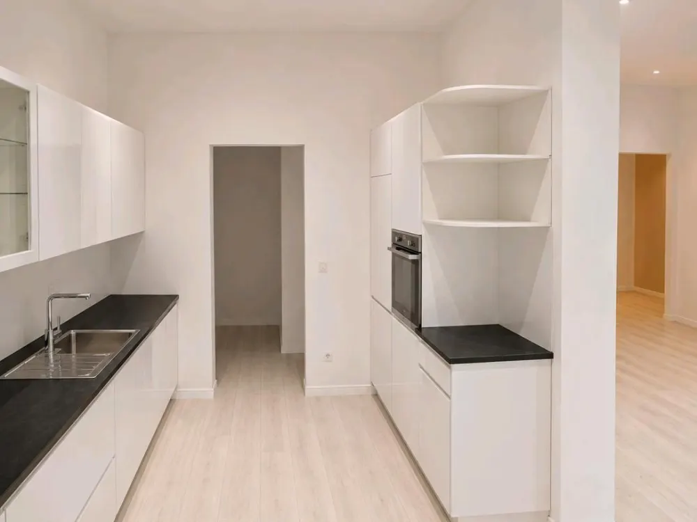 zu vermieten 4-Zimmer-Wohnung 125 qm mit Balkon und 130qm Garten