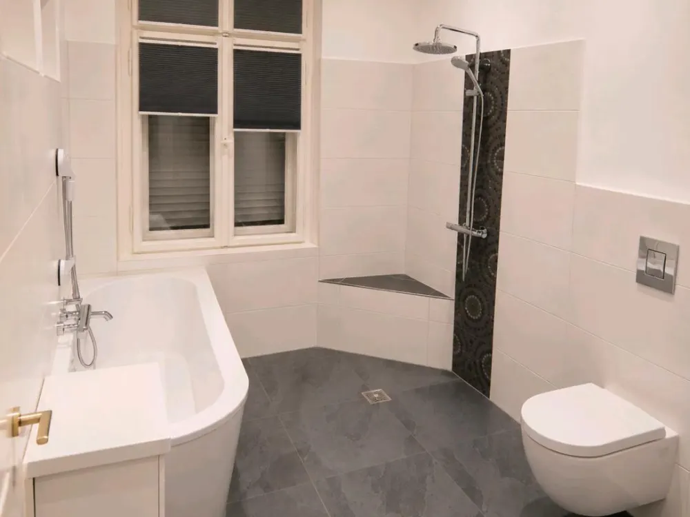 zu vermieten 4-Zimmer-Wohnung 125 qm mit Balkon und 130qm Garten