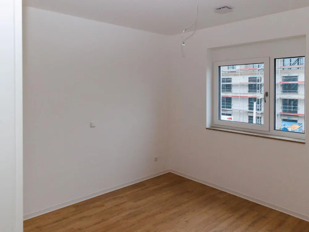 Moderne 2-Zimmer-Wohnung mit Balkon und Stellplatz, Bezugsfrei a