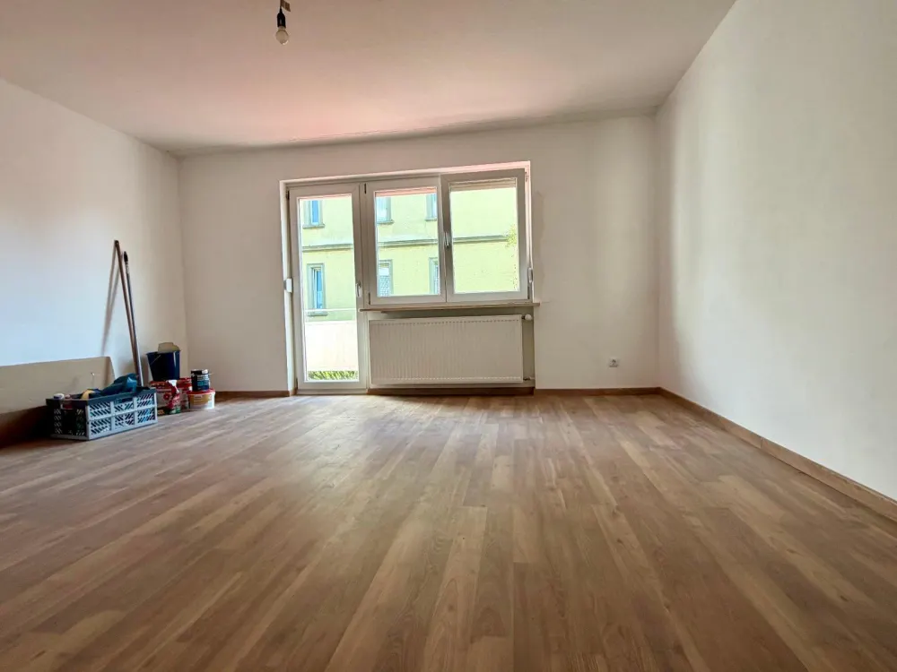 Komplett neu renovierte 3-Zimmer-Wohnung mit Balkon und Stellplat