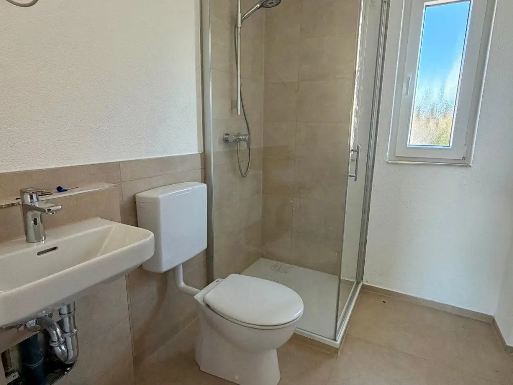 Komplett neu renovierte 3-Zimmer-Wohnung mit Balkon und Stellplat