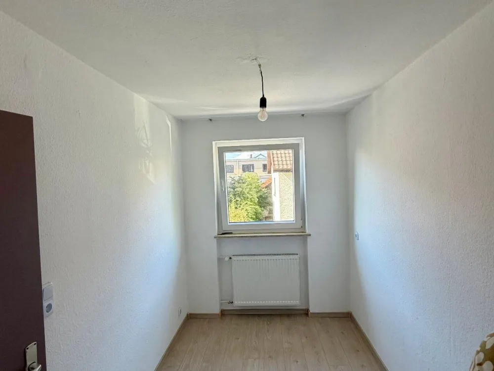 Komplett neu renovierte 3-Zimmer-Wohnung mit Balkon und Stellplat