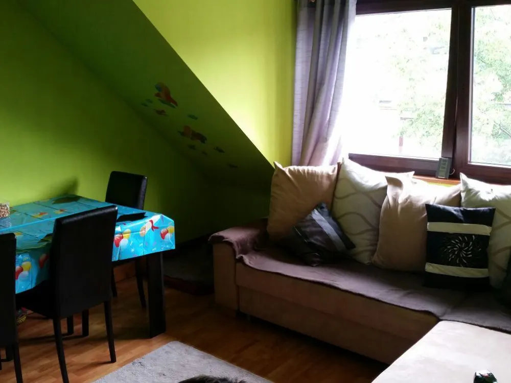 Beautiful top-floor apartment (65m2) with great terrace facing the sun