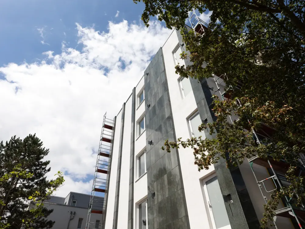**Frühjahrs-Special** Möbliertes Apartment mit Terrasse in Düsseldorf- Rath!