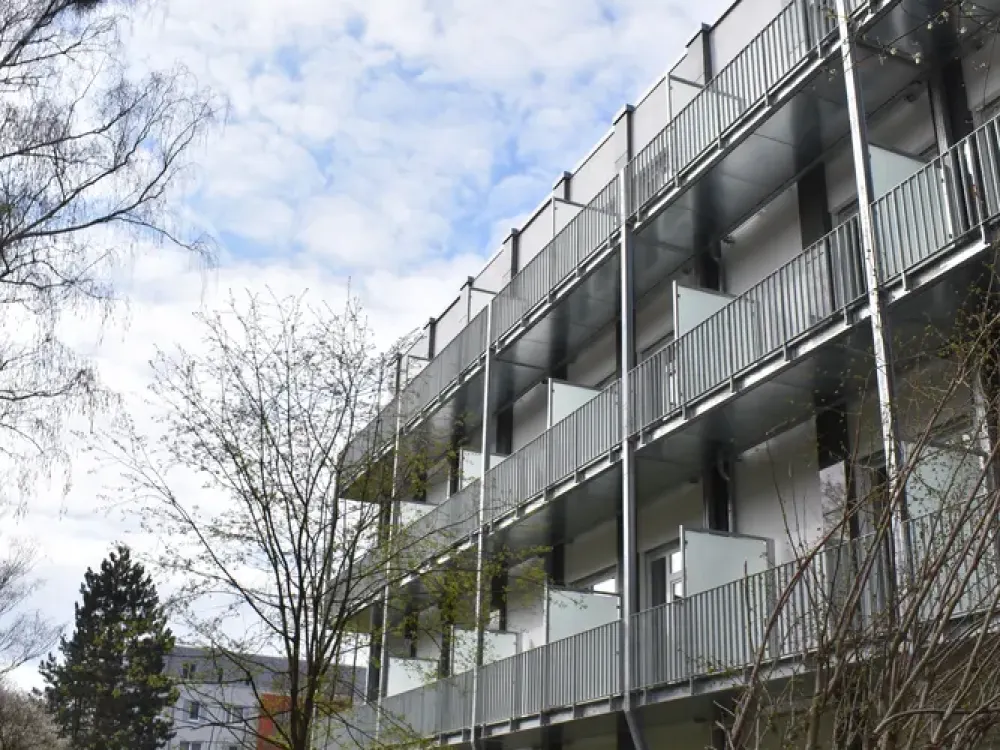 **Frühjahrs-Special** Möbliertes Apartment mit Terrasse in Düsseldorf- Rath!