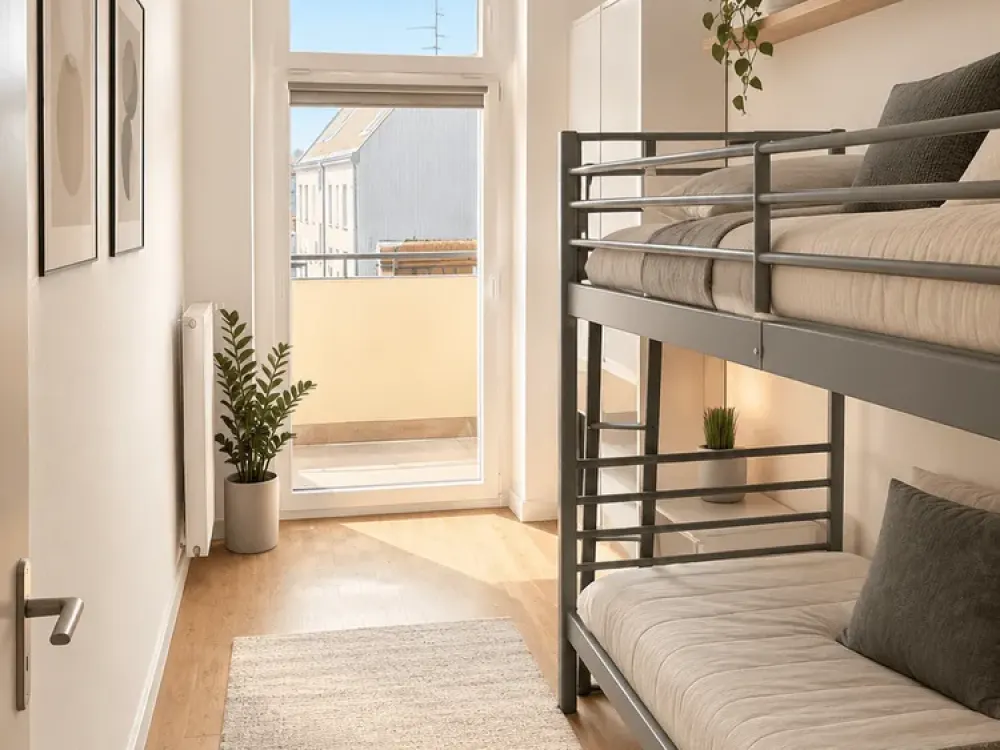 Modernisierte und voll möblierte 2 Zimmer Wohnung mit Balkon und Tageslichtbad | Wohnen auf Zeit