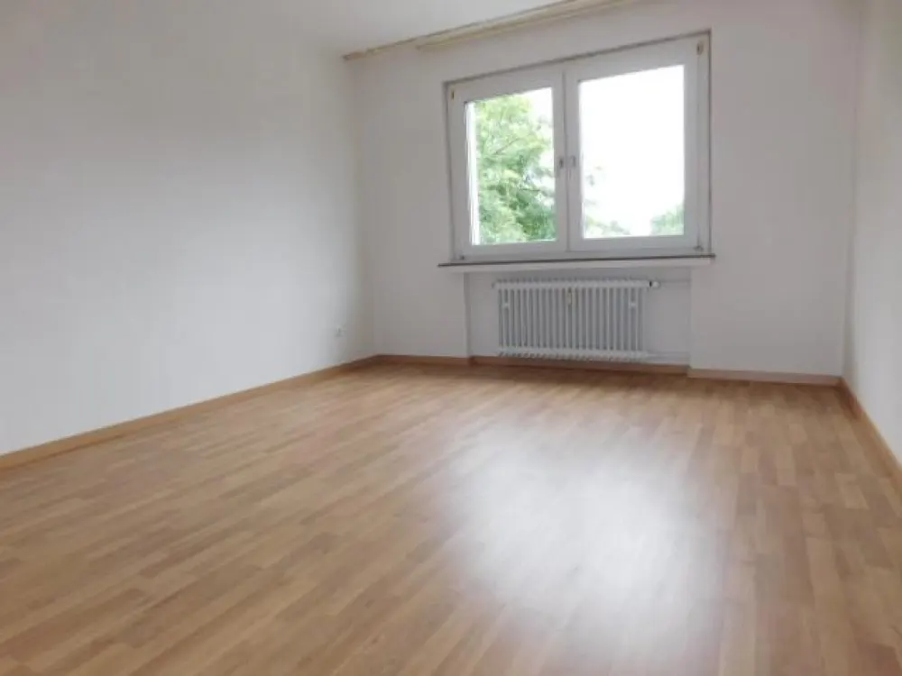 Schöne 2-Zimmerwohnung im 2. OG bezugsfertig renoviert mit Laminatboden in ruhiger Umgebung...